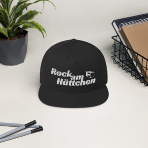 Flat Bill-Cap mit Rock am Hüttchen Stickerei
